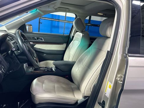 Used 2017 Ford Explorer Platinum image 13