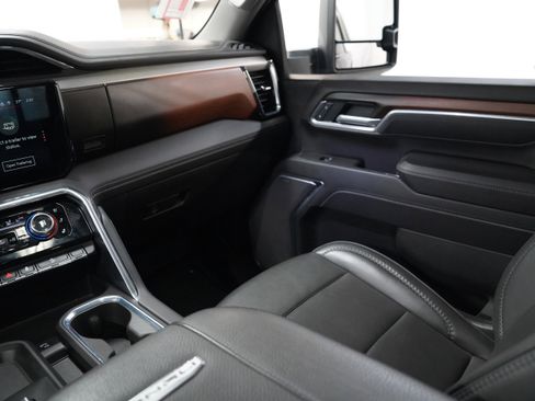 Used 2025 GMC Sierra 2500 Denali image 14