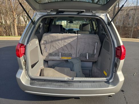 Used 2005 Toyota Sienna LE image 9