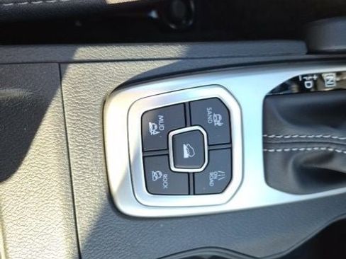 New 2026 Nissan Frontier SV w/ Tow Package image 24