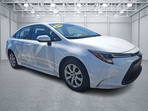 Used 2024 Toyota Corolla LE FWD image 2
