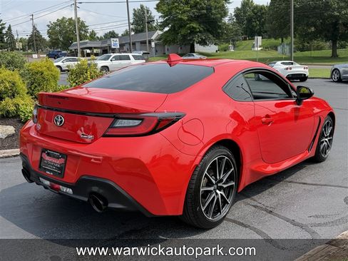 Used 2022 Toyota GR86 w/ ALL Weather Mat Package (TMS) RWD image 17