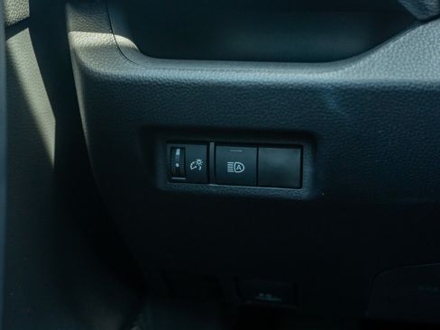 Used 2025 Toyota RAV4 XLE AWD/4WD image 27