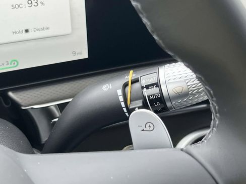 Used 2024 Genesis GV60 Advanced image 25