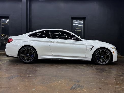 Used 2018 BMW M4 Coupe w/ Executive Package image 10