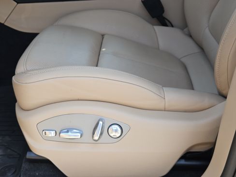 Certified 2026 Porsche Macan AWD/4WD image 23