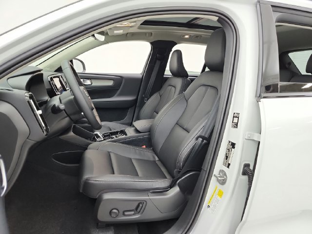 New 2026 Volvo XC40 B5 Plus w/ Protection Package Premier AWD/4WD image 29