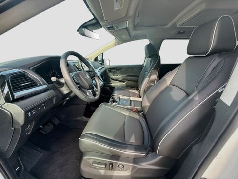 New 2026 Honda Odyssey Touring image 17
