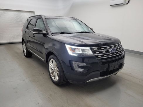 Used 2017 Ford Explorer XLT w/ Equipment Group 201A AWD/4WD image 13