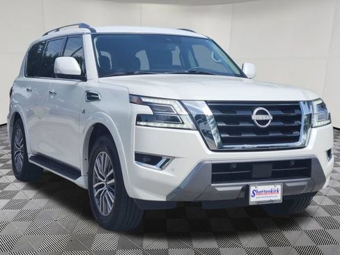 Used 2022 Nissan Armada SV w/ SV Appearance Package RWD image 3