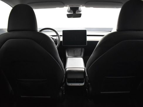 Used 2025 Tesla Model Y Long Range image 18