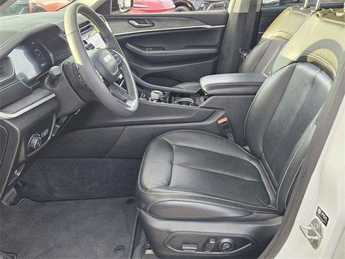 Used 2023 Jeep Grand Cherokee Limited image 9