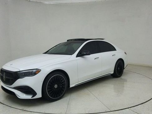 Used 2024 Mercedes-Benz E 450 4MATIC Sedan w/ Airmatic Package image 72