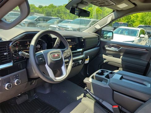 New 2025 GMC Sierra 1500 SLE w/ Preferred Package image 9