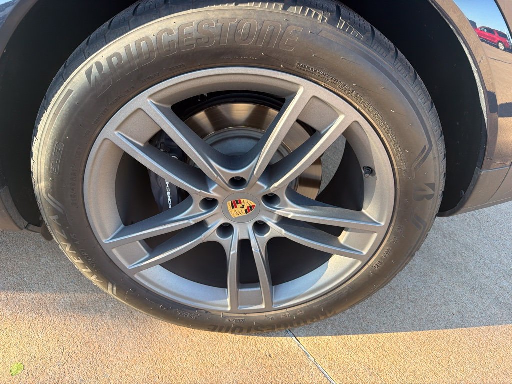 Used 2024 Porsche Cayenne AWD/4WD image 10