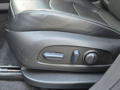 Certified 2023 GMC Terrain SLT image 13