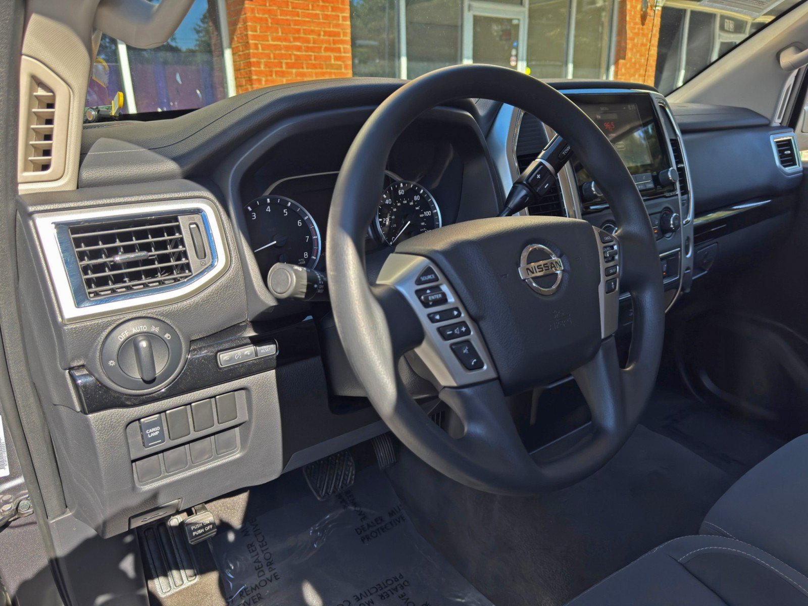 Used 2021 Nissan Titan SV RWD image 11