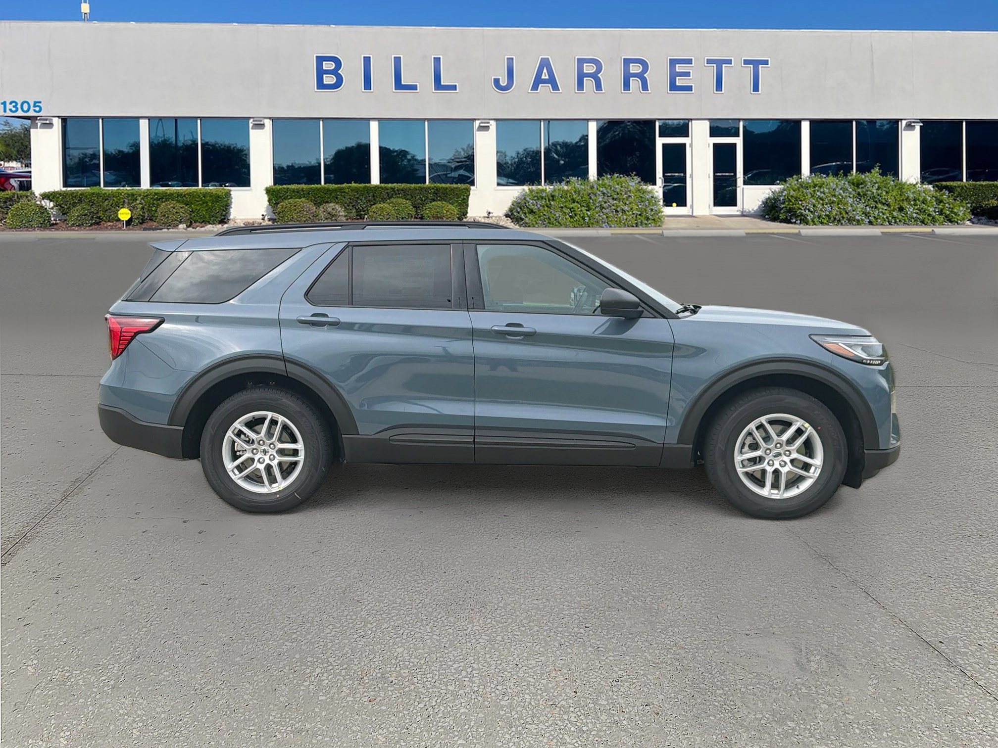 New 2027 Ford Explorer Active RWD image 3