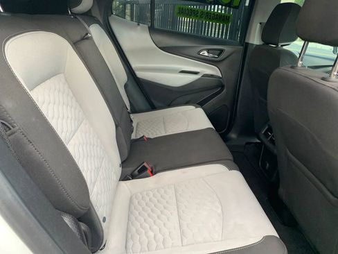 Used 2018 Chevrolet Equinox LS FWD image 16