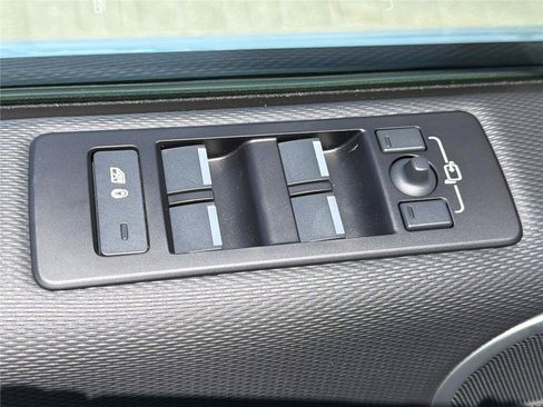 Used 2024 Land Rover Discovery Dynamic SE AWD/4WD image 16