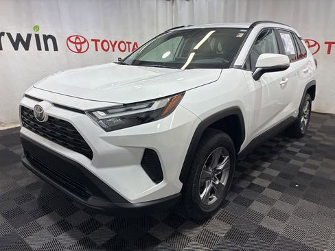Used 2025 Toyota RAV4 XLE AWD/4WD image 3