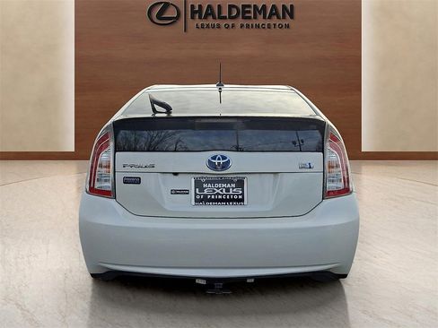 Used 2015 Toyota Prius Four image 5