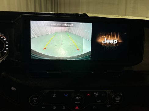 Used 2024 Jeep Wrangler Sport image 17