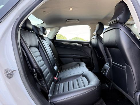 Used 2018 Ford Fusion SE w/ Equipment Group 602A FWD image 17