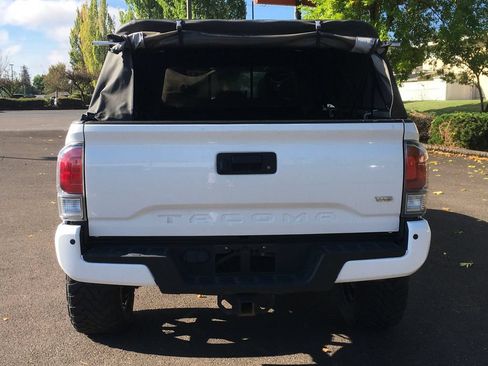 Used 2021 Toyota Tacoma TRD Sport w/ TRD Premium Sport Package AWD/4WD image 5