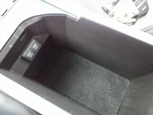 Used 2020 Toyota Camry XLE w/ Navigation Package image 26