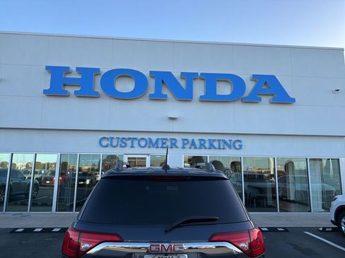 Used 2019 GMC Acadia Denali w/ Technology Package image 3