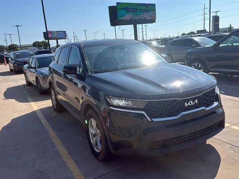 Used 2022 Kia Sorento LX FWD image 1