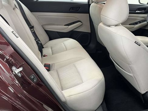 Used 2024 Nissan Altima 2.5 SV FWD image 26