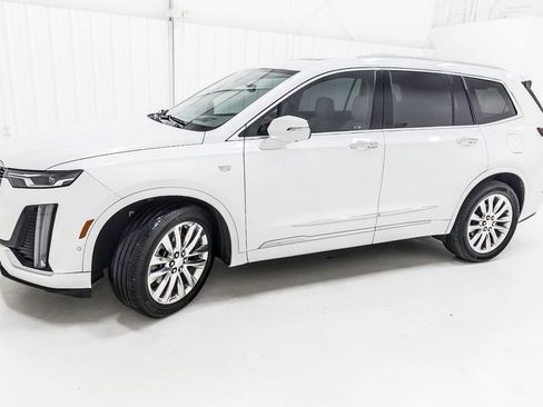 Used 2021 Cadillac XT6 Premium Luxury FWD image 3