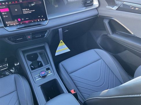 New 2026 Volkswagen Tiguan SE R-Line image 12