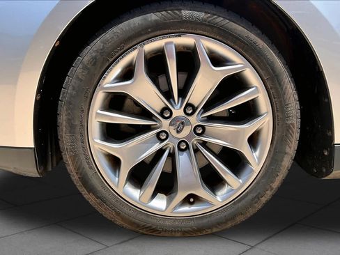 Used 2013 Ford Taurus Limited FWD image 10
