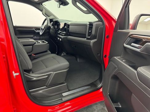 Used 2025 GMC Sierra 1500 Elevation image 32