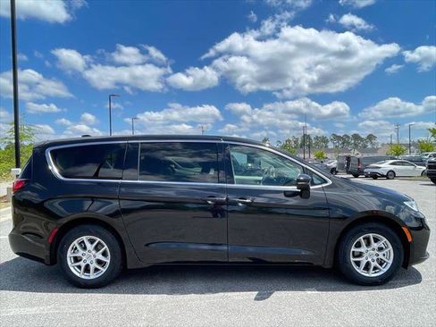 Certified 2023 Chrysler Pacifica Touring-L FWD image 22