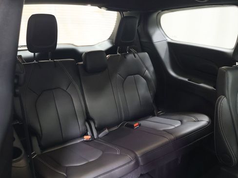 New 2026 Chrysler Pacifica Select FWD image 17