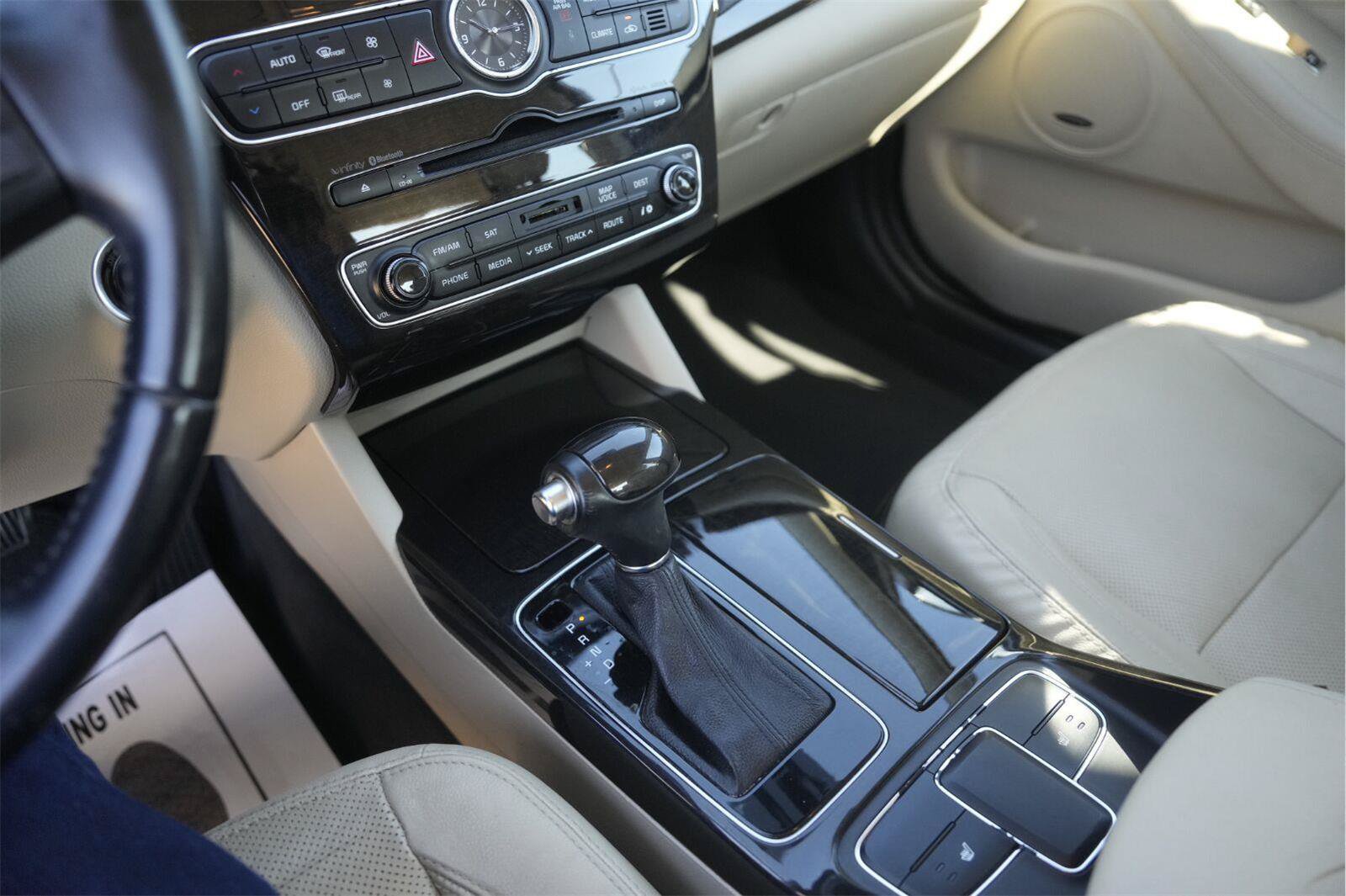 Used 2015 Kia Cadenza Premium FWD image 28