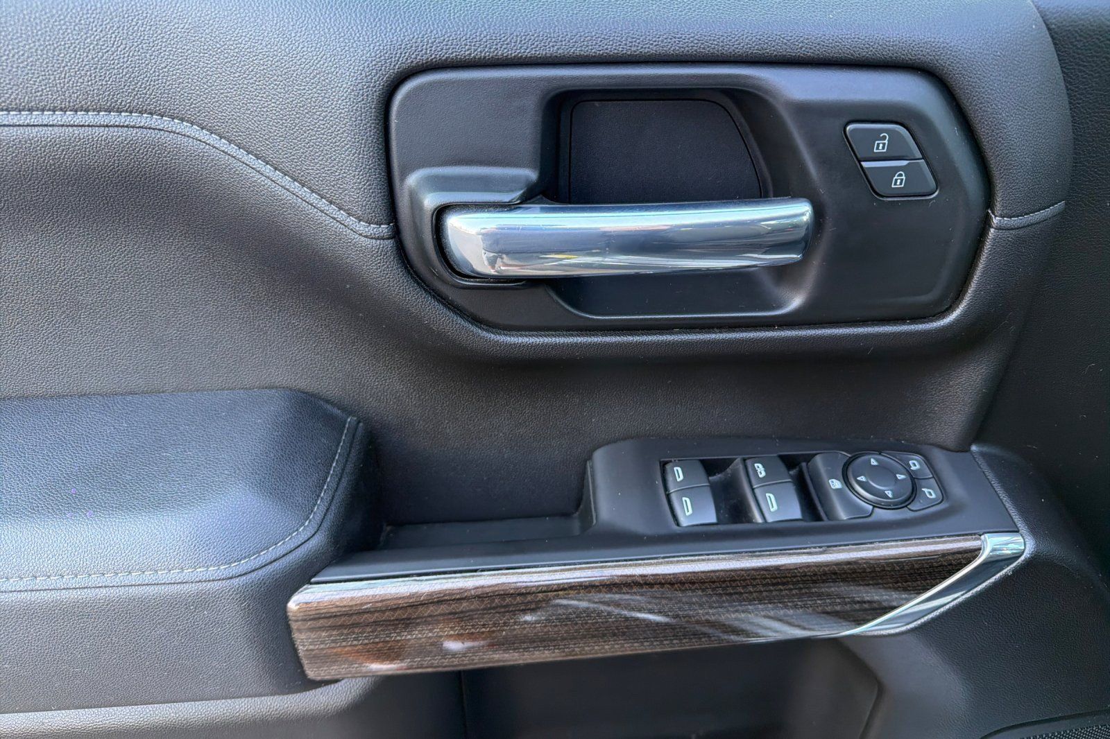 Used 2020 Chevrolet Silverado 1500 LT w/ All-Star Edition AWD/4WD image 8