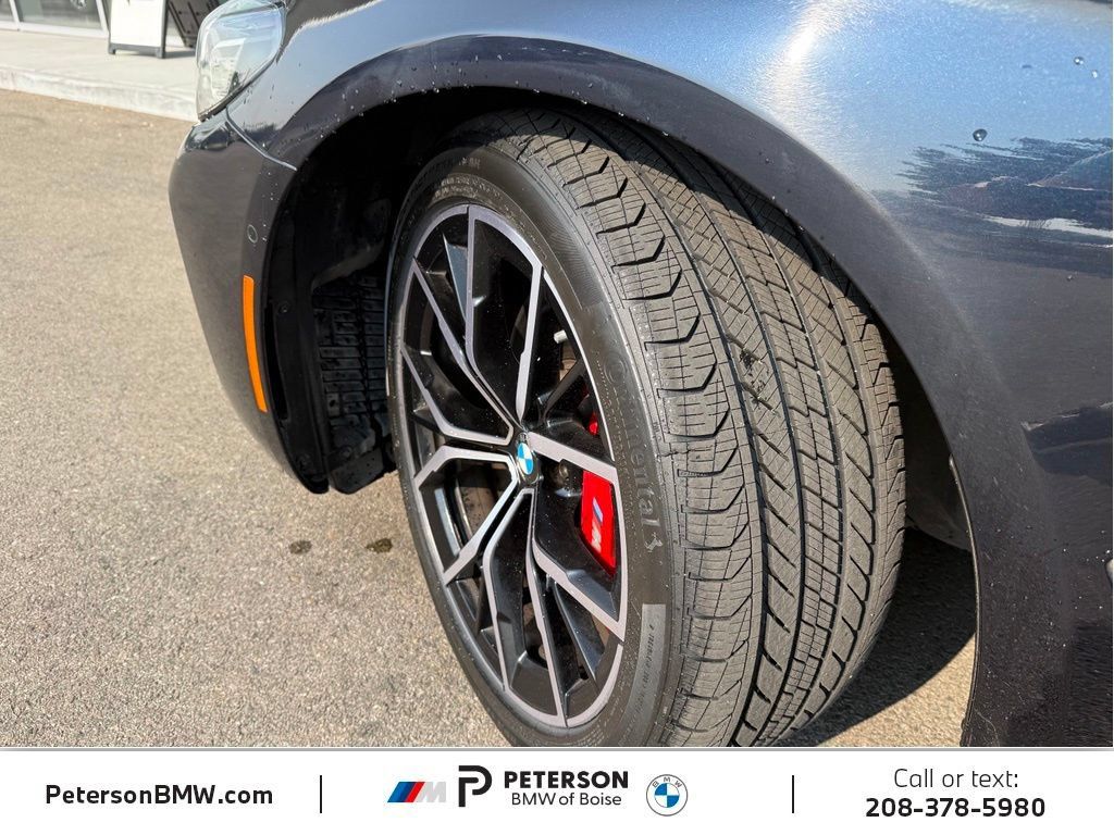 Used 2023 BMW M550i xDrive w/ Dynamic Handling Package AWD/4WD image 36