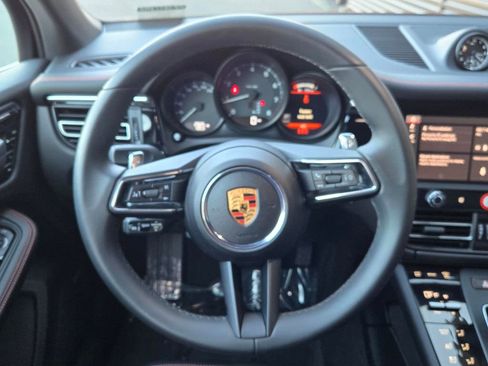 Certified 2025 Porsche Macan image 15