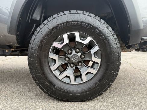 Used 2022 Toyota Tacoma TRD Off-Road image 9