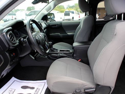 Used 2022 Toyota Tacoma SR image 19