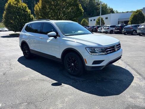 Used 2019 Volkswagen Tiguan SE w/ Panoramic Sunroof Package AWD/4WD image 4
