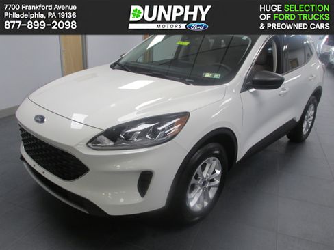 Used 2022 Ford Escape SE w/ Cold Weather Package AWD/4WD image 1