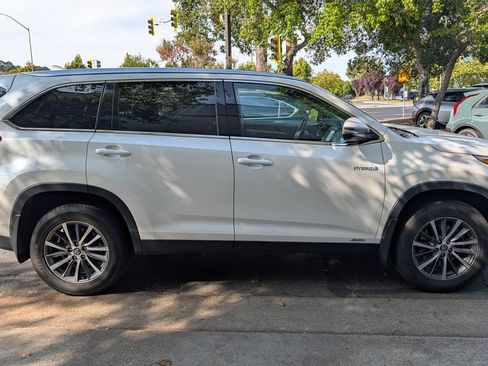 Used 2019 Toyota Highlander XLE AWD/4WD image 10