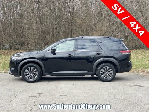 Used 2024 Nissan Pathfinder SV image 4