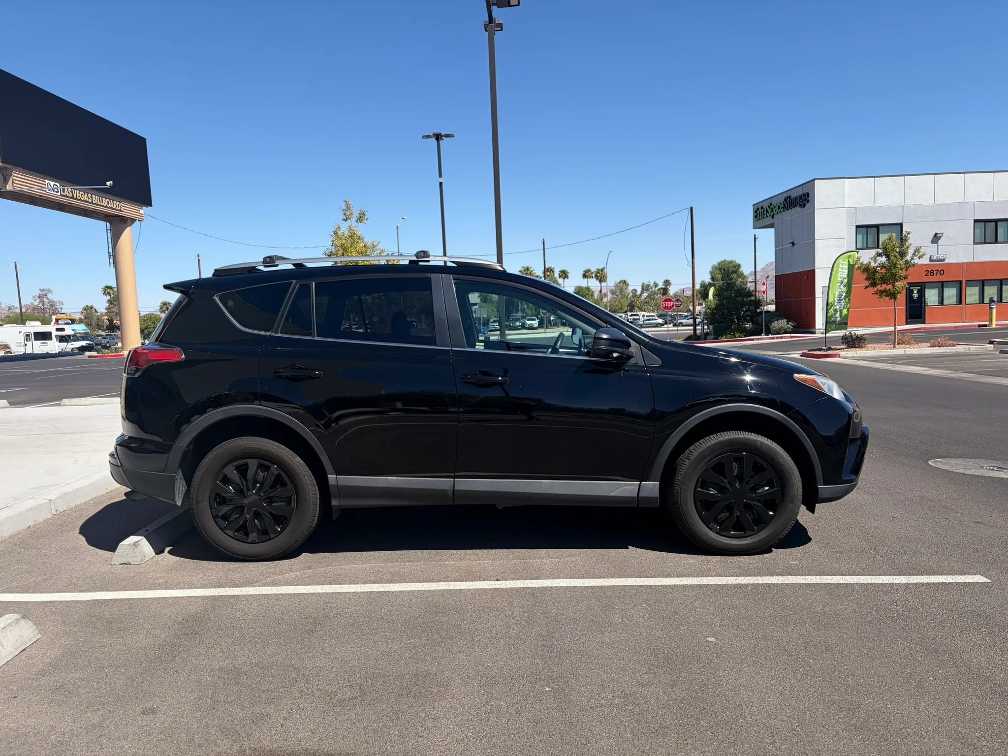 Used 2018 Toyota RAV4 LE w/ Carpet Mat Package FWD image 5